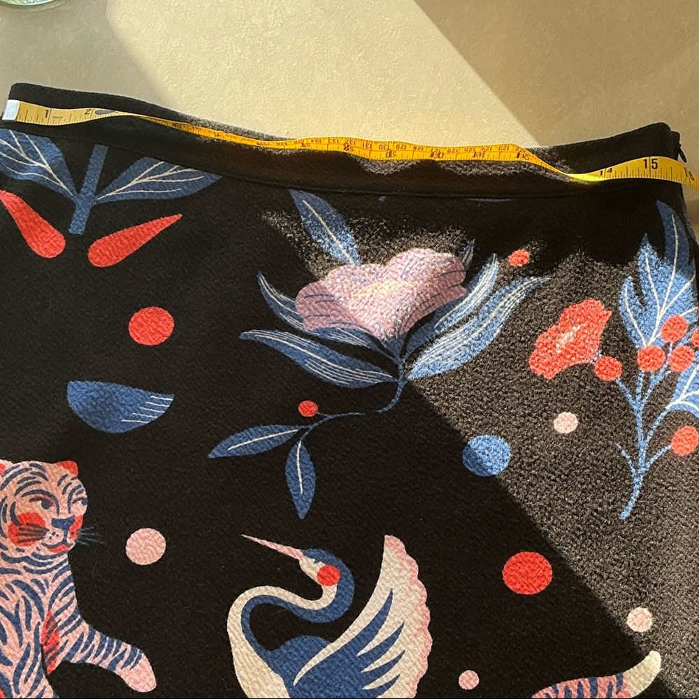 Elegant Black Pencil Skirt with Blue and Pink Accents - Picture 6 of 7